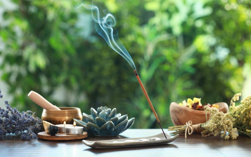 Guide Complet des 8 Encens Satya : Nag Champa, Reiki & Plus | L'ApoTea ...