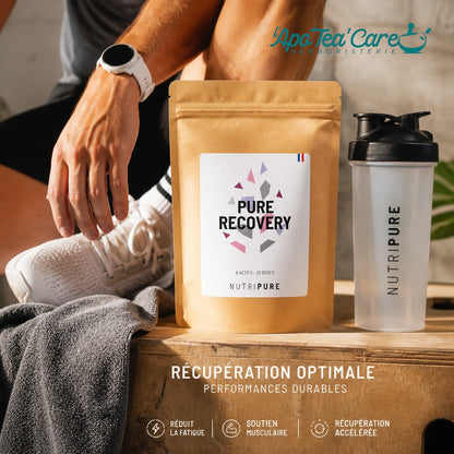Sachet de poudre de récupération Nutripure Pure Recovery avec shaker sur une caisse en bois chez Herboristerie L'ApoTea'Care