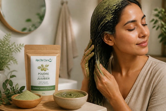 Femme appliquant un masque capillaire à la poudre de Sidr Herboristerie L'ApoTea'Care sur ses cheveux